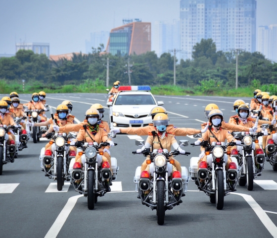 LỖI KHÔNG XI NHAN BỊ PHẠT BAO NHIÊU TIỀN?