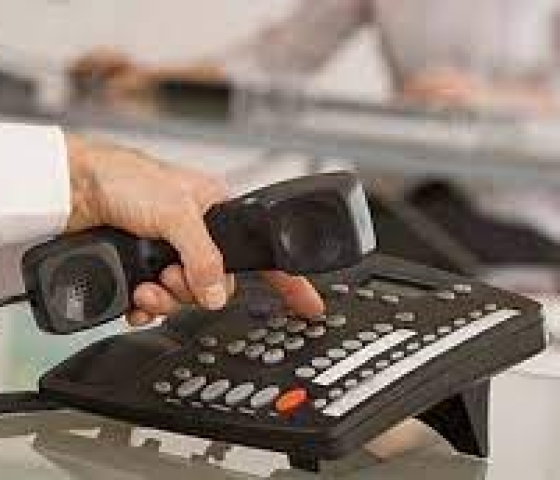 Công ty tài chính có được nhắc nợ người thân của khách hàng không?