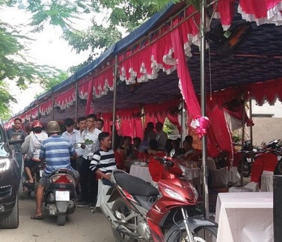 Sử dụng vỉa hè để tổ chức đám cưới có được không?