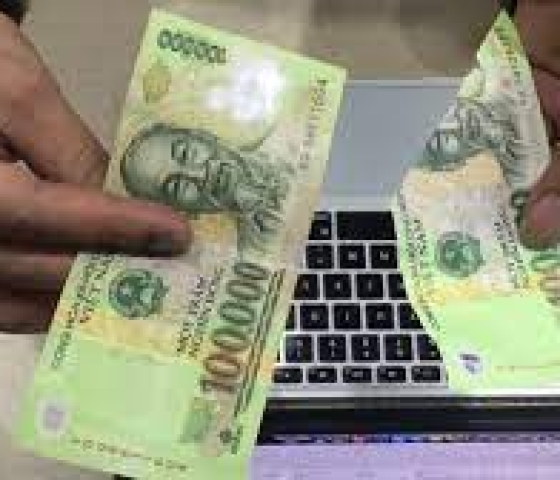 TIÊU TIỀN GIẢ MÀ KHÔNG BIẾT THÌ CÓ BỊ XỬ PHẠT KHÔNG?